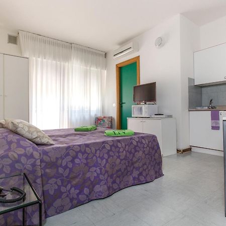 Aparthotel Carinzia Lignano Sabbiadoro Bagian luar foto