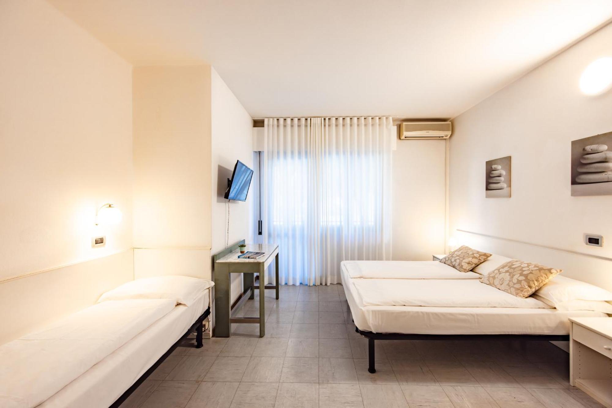 Aparthotel Carinzia Lignano Sabbiadoro Bagian luar foto