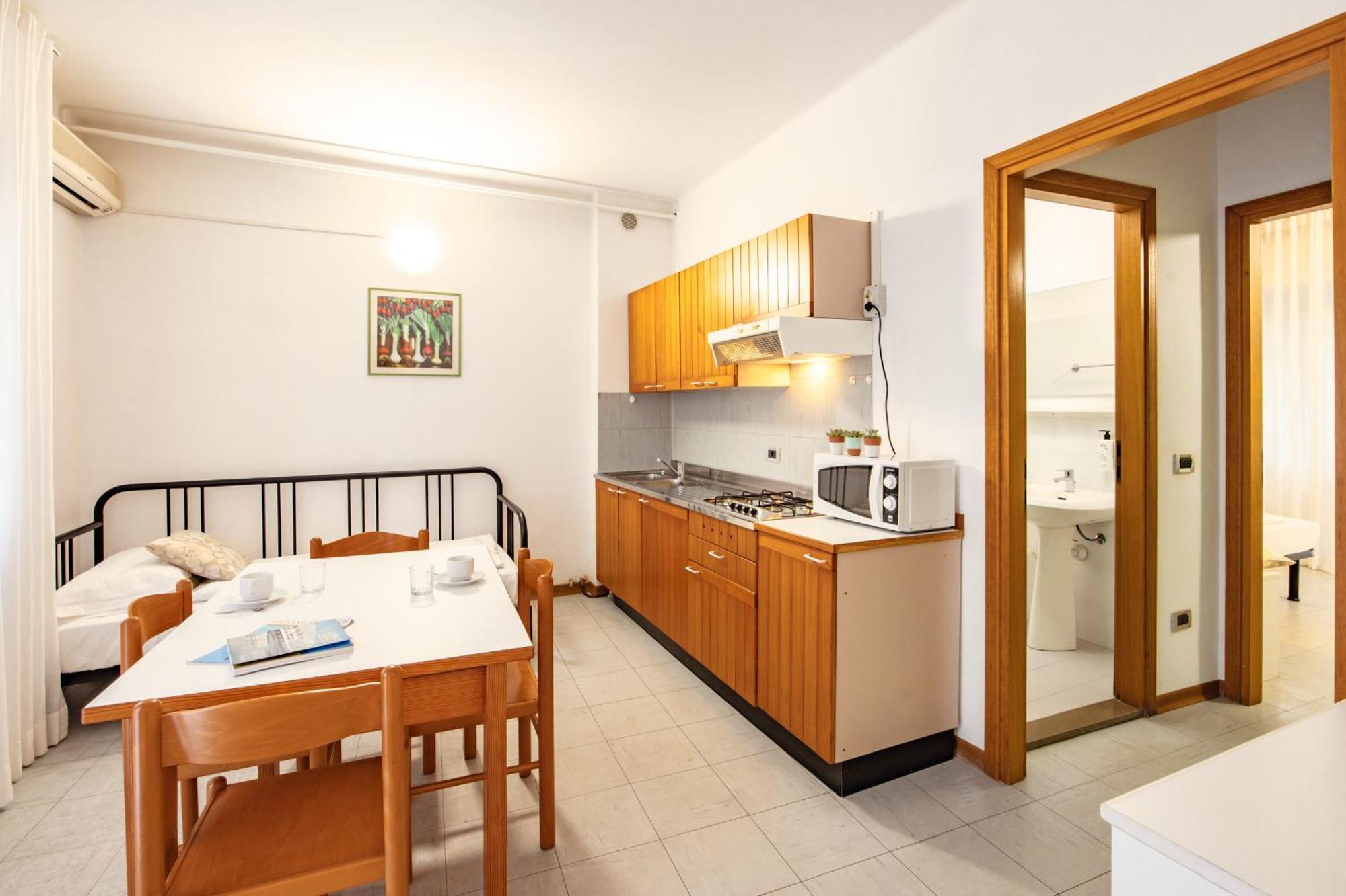 Aparthotel Carinzia Lignano Sabbiadoro Bagian luar foto