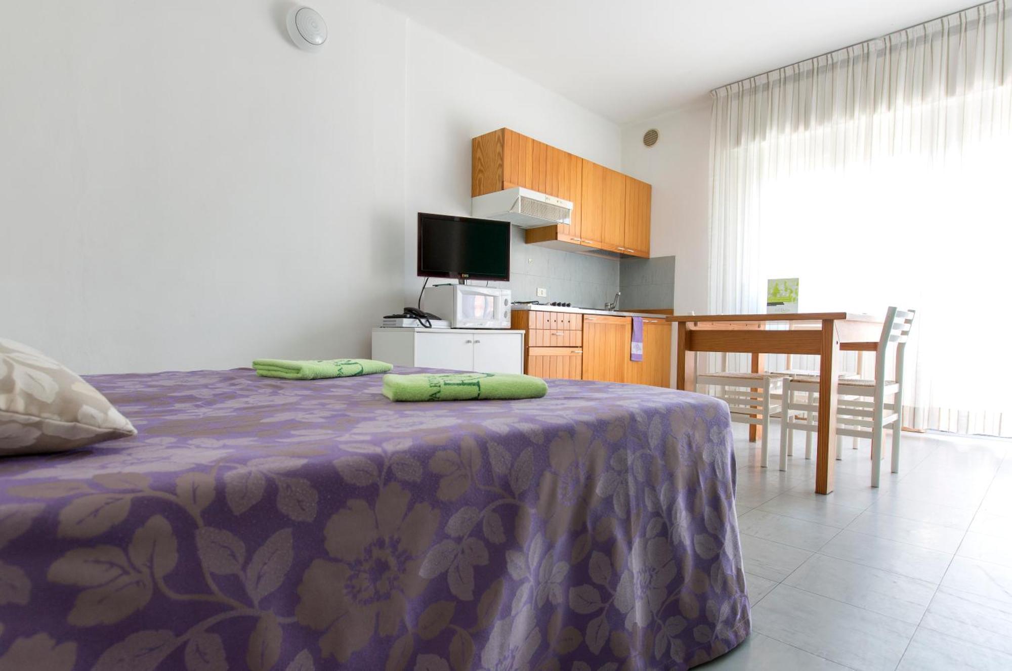 Aparthotel Carinzia Lignano Sabbiadoro Bagian luar foto