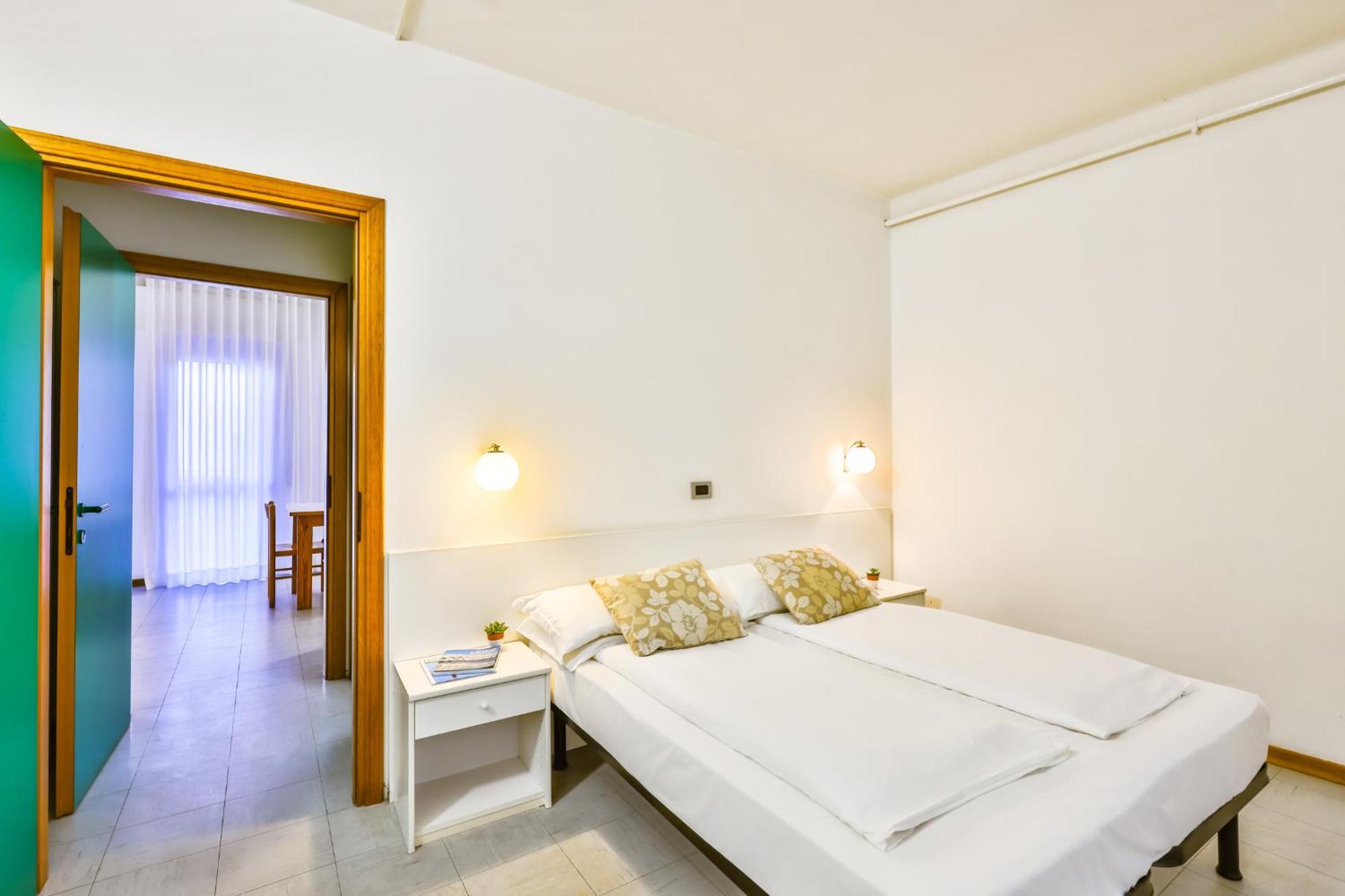 Aparthotel Carinzia Lignano Sabbiadoro Bagian luar foto
