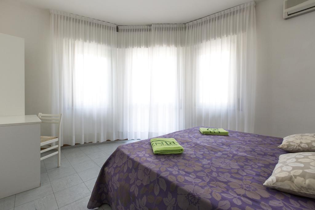 Aparthotel Carinzia Lignano Sabbiadoro Bagian luar foto
